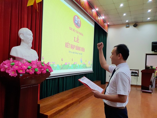 Chú trọng công tác phát triển đảng trong Đảng bộ Công ty Điện lực Sơn La